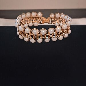 Pearl and gold tone bracelet